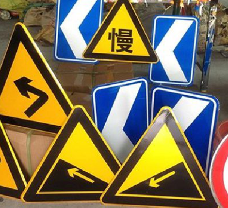 宁都标识标牌中颜色的确定是很重要的。