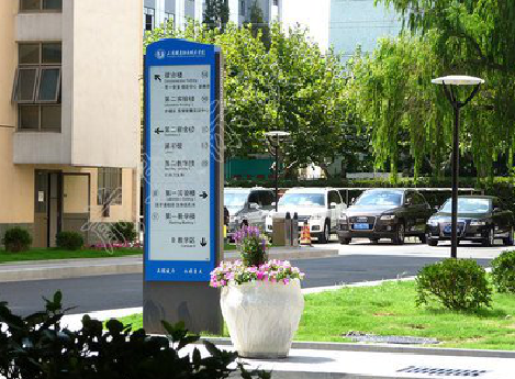 宁都哪些因素影响宣传栏的制作？